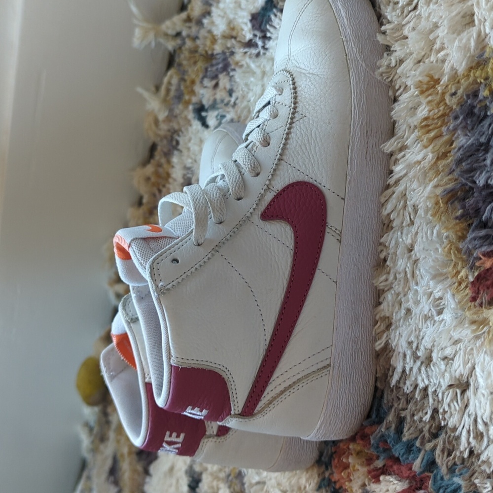 Nike Bruin SB High - White And Pink High Tops